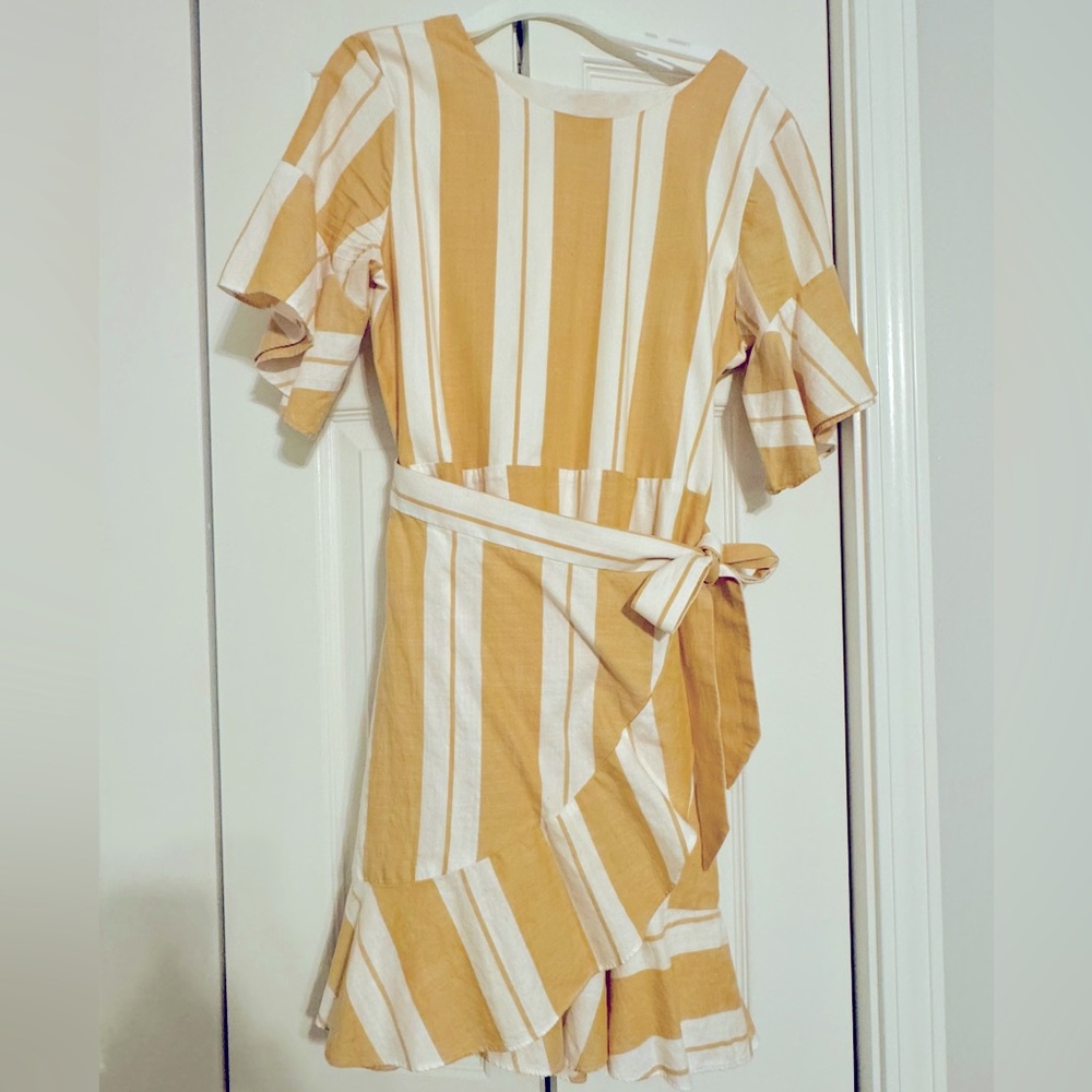 Express Wrap Dress - ruffle sleeve